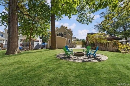 129 E Maryland Ave, Royal Oak, MI, 48067-3722 | Card Image