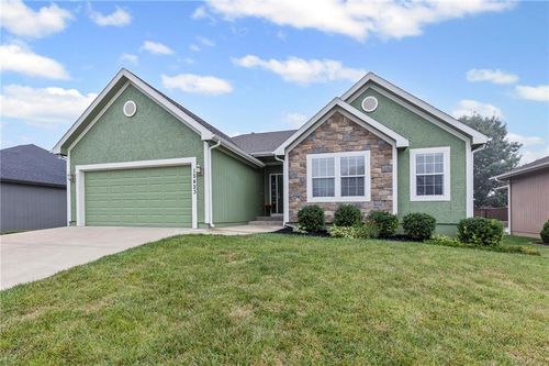 15423 Juniper Ln, Basehor, KS, 66007-3415 | Card Image
