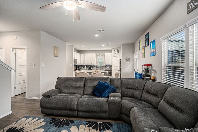 7129 Pisces Way, House other with 3 bedrooms, 3 bathrooms and null parking in Converse TX | Image 9
