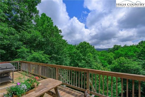 914 Balsam Dr, Newland, NC, 28657-8804 | Card Image