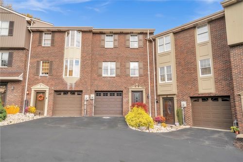 6 Hennig Dr, Pittsburgh, PA, 15236-1581 | Card Image