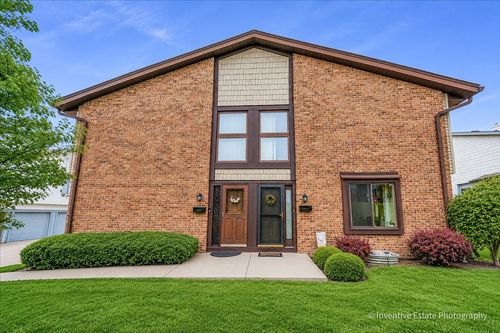 a-8325 Portsmouth Dr, Darien, IL, 60561-8538 | Card Image