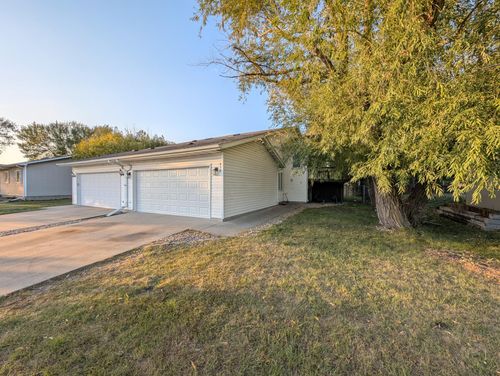 830 12th Ave W, West Fargo, ND, 58078-2411 | Card Image