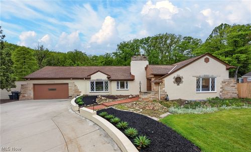 4250 Brainard Rd, Chagrin Falls, OH, 44022-1406 | Card Image