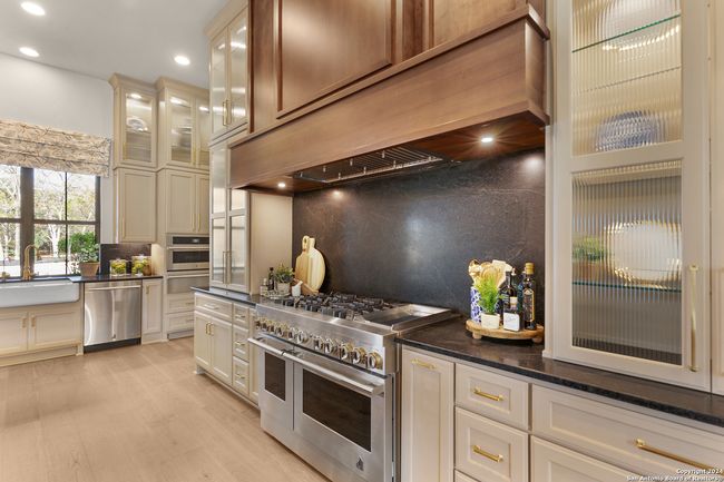 8170 Blue Oak, House other with 4 bedrooms, 5 bathrooms and null parking in Garden Ridge TX | Image 44