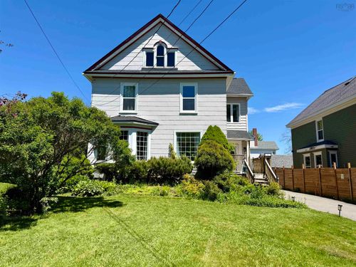 52 Rupert St, Amherst, NS, B4H3R6 | Card Image