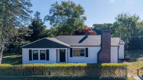 122 James St, Acushnet, MA, 02743-2205 | Card Image