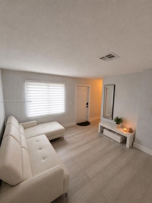 2-1032 Nw 6th Ave, Fort Lauderdale, FL, 33311 | Card Image