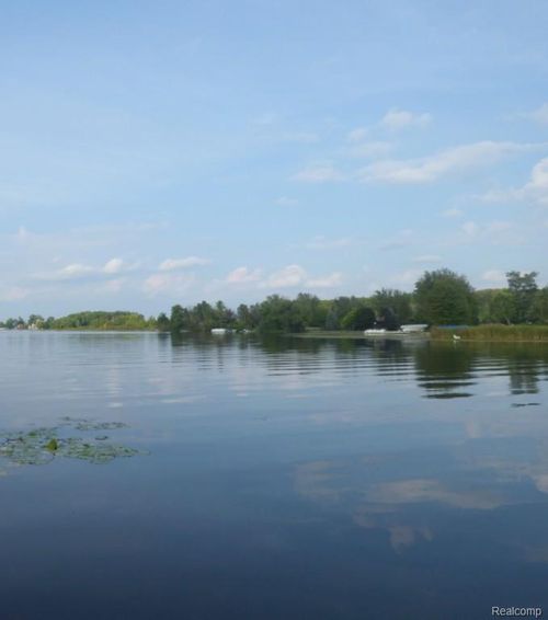 10040 Stinchfield Woods Rd, Pinckney, MI, 48169-9452 | Card Image
