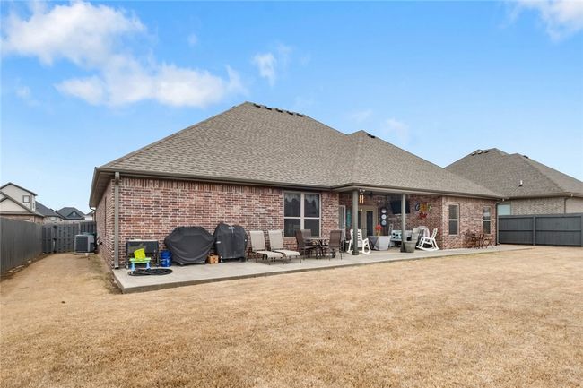 Exterior back. | Image 32