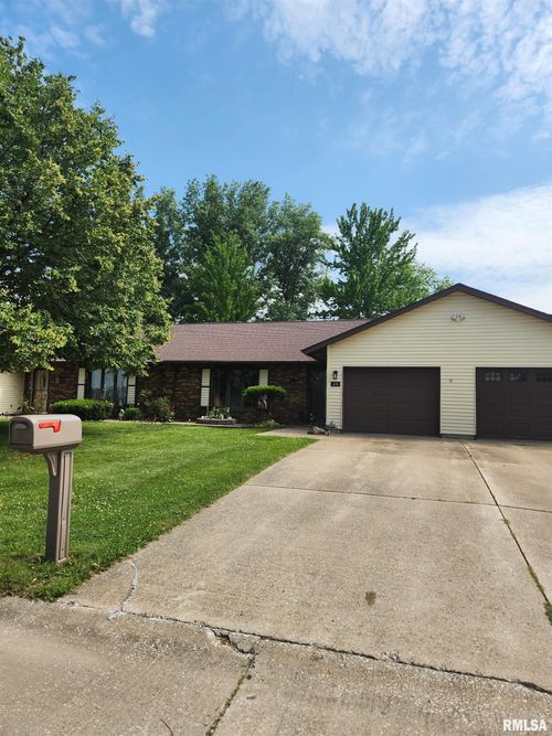 409 Evergreen Dr, Macomb, IL, 61455-3331 | Card Image