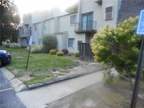 b-209-38430 North Lane, Willoughby, OH, 44094 | Card Image