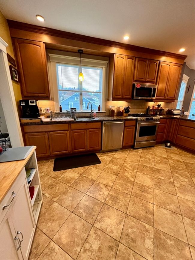 158 Highland Ave, Home with 6 bedrooms, 3 bathrooms and 2 parking in Winthrop MA | Image 7