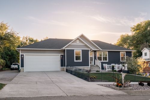 45 N Center St, Hyrum, UT, 84319-1301 | Card Image