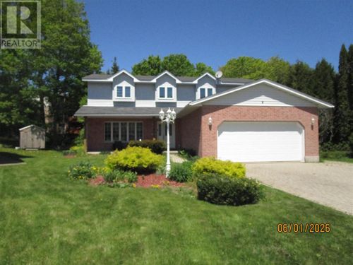 27 Plummer Crt, Sault Ste. Marie, ON, P6B6E4 | Card Image