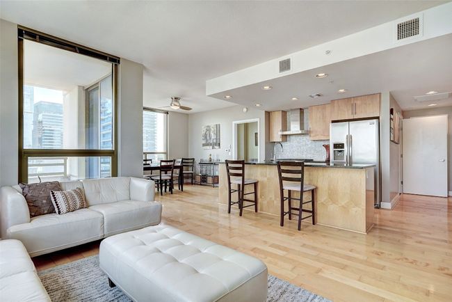 APT-1301 - 300 Bowie St, Condo with 2 bedrooms, 2 bathrooms and 2 parking in Austin TX | Image 20