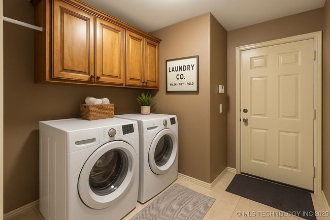 Virtually Staged Laundry Room | Image 21