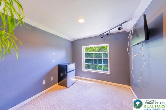 7112 Howell Ter, House other with 4 bedrooms, 2 bathrooms and null parking in Stroudsburg PA | Image 22