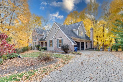 813 Fox Glen Dr, St. Charles, IL, 60174-8829 | Card Image