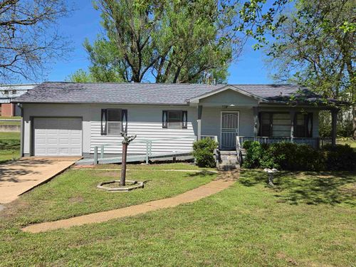 32 E Main St, Ash Flat, AR, 72513-9724 | Card Image