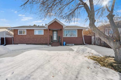 351 94 Avenue Se, Home with 5 bedrooms, 3 bathrooms and 3 parking in Calgary AB | Card Image