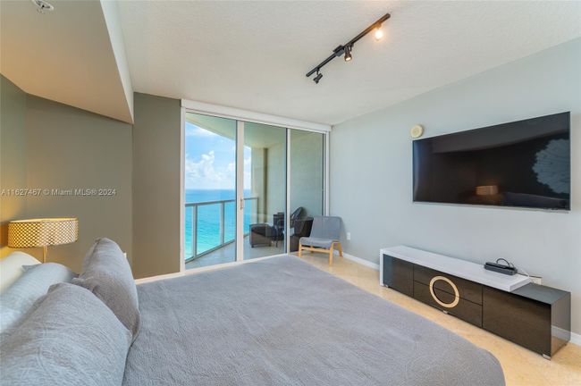 2906 - 16699 Collins Ave, Condo with 3 bedrooms, 2 bathrooms and null parking in Sunny Isles Beach FL | Image 37