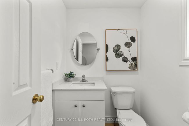 9 Evergreen Crt, Condo with 3 bedrooms, 3 bathrooms and 1 parking in Barrie ON | Image 5