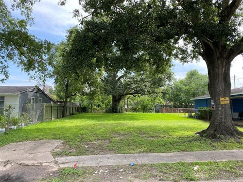 5017 Southwind St, Houston, TX, 77033-3416 | Card Image