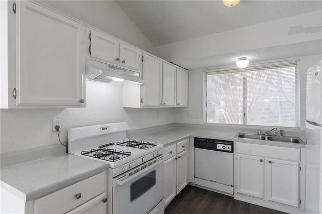 Kitchen | Image 9