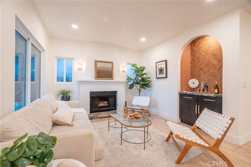 6325 Long St, LOS ANGELES, CA, 90043-3744 | Card Image