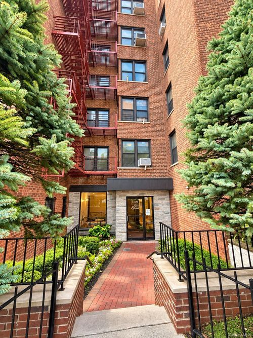 5e-8423 Manton St, Jamaica, NY, 11435-1814 | Card Image