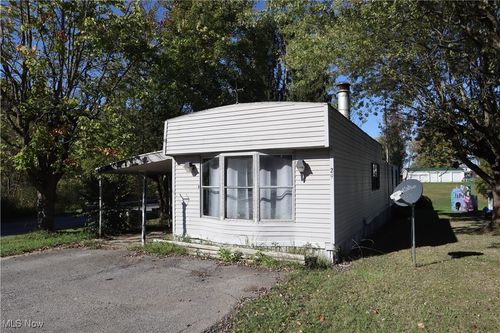 29 Thomas Dr, Middlefield, OH, 44062-9422 | Card Image