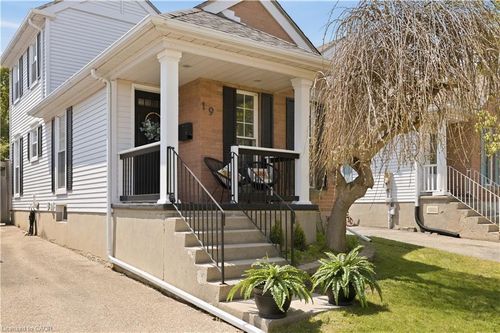 19 Milfoil Cres, Kitchener, ON, N2E3L2 | Card Image