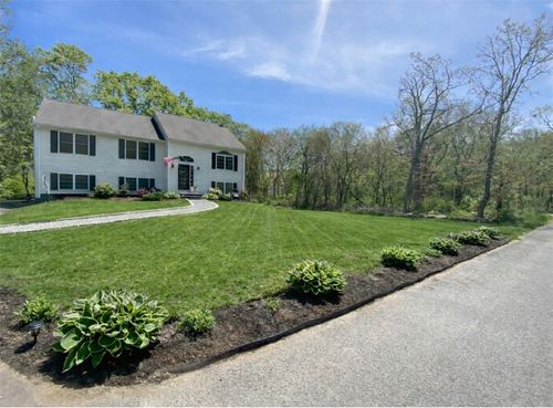 98 Cedar Grove Dr, Exeter, RI, 02822-3703 | Card Image