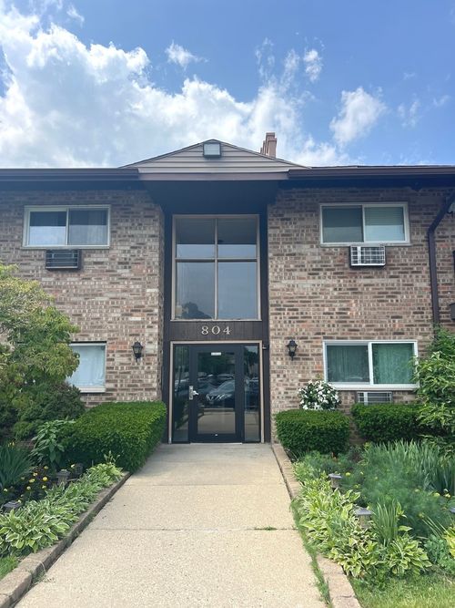 108-804 E Old Willow Rd, Prospect Heights, IL, 60070-2107 | Card Image