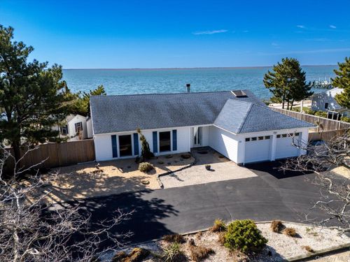 65 Shore Dr S, Copiague, NY, 11726-5323 | Card Image