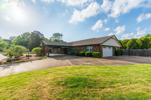 104 W Timberlane Ct, Broken Arrow, OK, 74011-7051 | Card Image