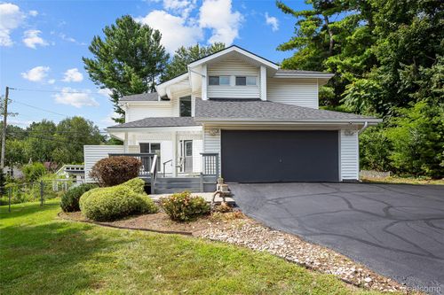 6552 Orion Rd, Rochester Hills, MI, 48306-4324 | Card Image
