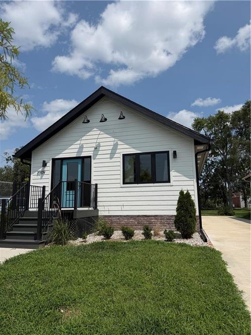 2009 Buchanan Street, North Kansas City, MO, 64116 | Card Image