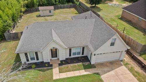 1090 Fawn Dr, Hernando, MS, 38632-1261 | Card Image