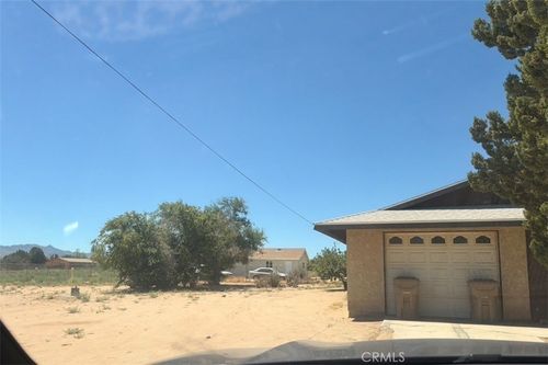 9387 8th Ave, Hesperia, CA, 92345-3447 | Card Image