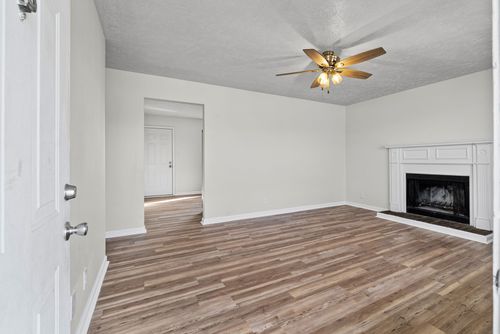 2040 Carneal Ln, Oak Grove, KY, 42262-9336 | Card Image