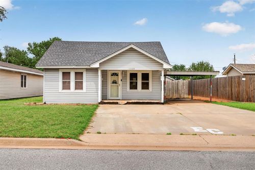1109 W A Ave, Elk City, OK, 73644-3905 | Card Image