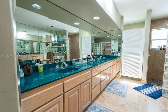 8001 Sw 133 Rd St, House other with 3 bedrooms, 3 bathrooms and null parking in Pinecrest FL | Image 7