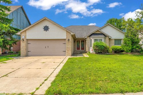 53027 Gregory Dr, Macomb, MI, 48042-5705 | Card Image