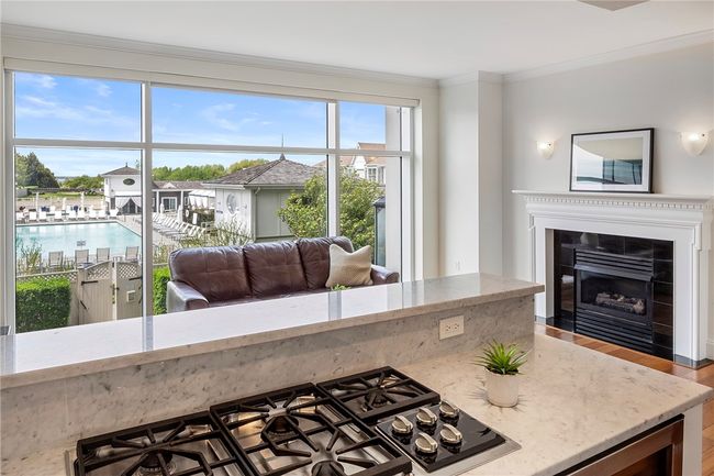 APT-203 - 1 Tower Dr, Condo with 2 bedrooms, 3 bathrooms and 1 parking in Portsmouth RI | Image 5