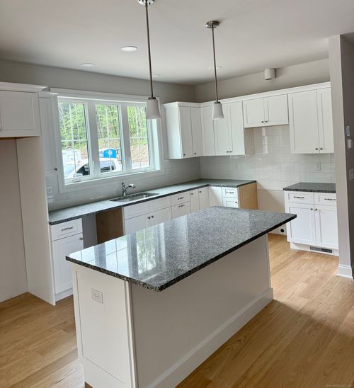 1097 St Andrews Drive Drive, Oxford, CT, 06478 | Card Image