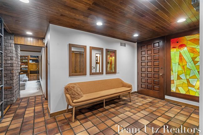 Foyer | Image 14