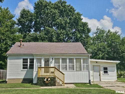 321 S Vine St, Mount Pulaski, IL, 62548-1337 | Card Image