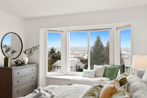 3835 25th Avenue W, Seattle, WA, 98199 | Card Image